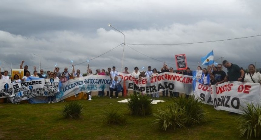 Docentes autoconvocados de Saladas, San Lorenzo y Empedrado se manifestaron en Cuatro Bocas en el D&iacute;a del Trabajador