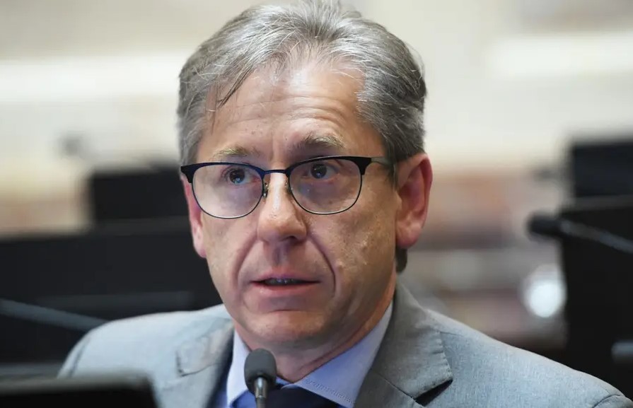 Vischi: “La democracia merece discusión adulta y consenso”