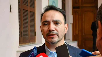Vald&eacute;s anticip&oacute; una nueva recomposici&oacute;n salarial para la administraci&oacute;n p&uacute;blica provincial